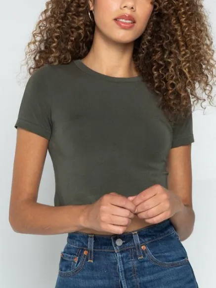 C'EST MOI Short Sleeve Cropped Tee